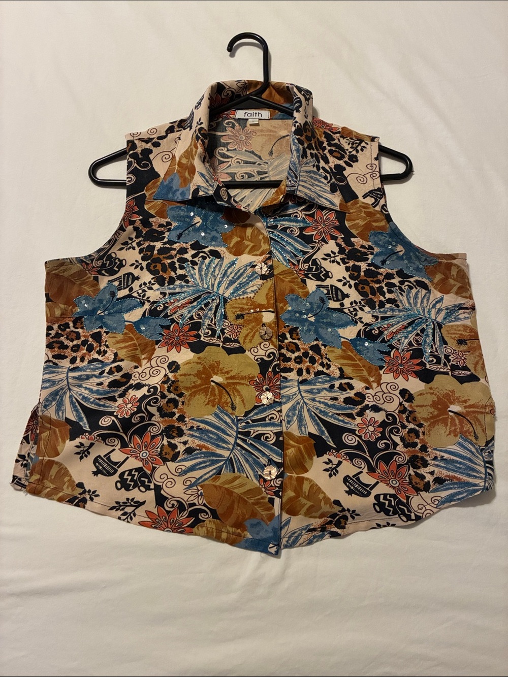 Faith Sleeveless Button-Down Floral Print Top in Blue and Tan